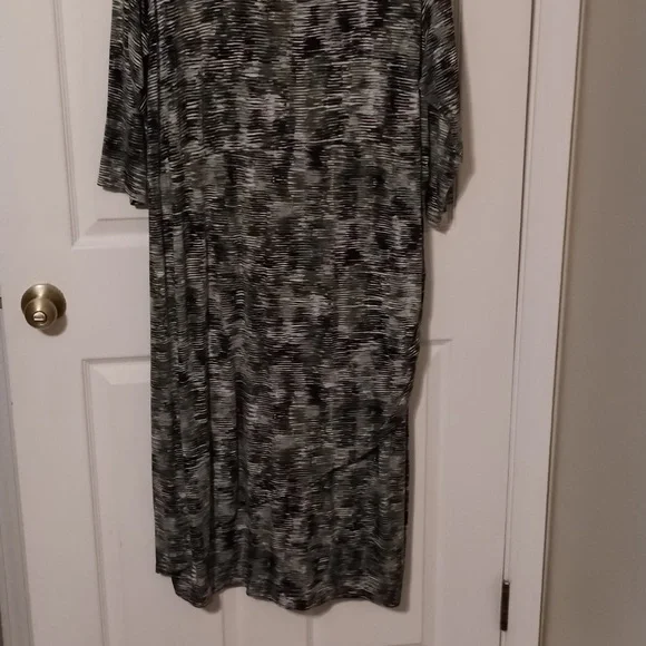 Dress - Picture 2 of 6